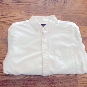 Untuck it men’s large button up shirt white